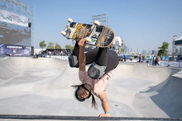 Odtwarzacz Konkuruje Meczu Finałowym Kobiet Podczas 2018 Skate Park Skateboarding — Zdjęcie stockowe
