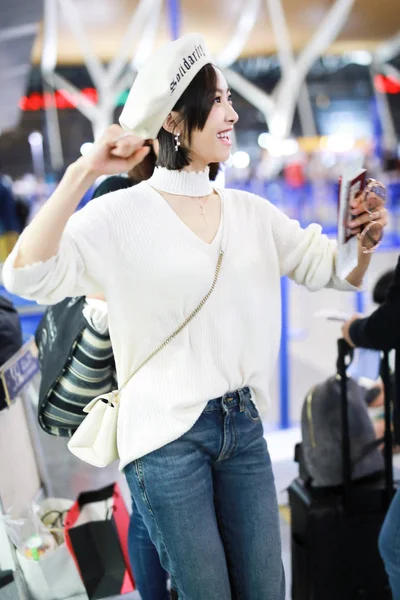 Chinese Singer Actress Victoria Song Qian Arrives Shanghai Pudong International — Stock fotografie