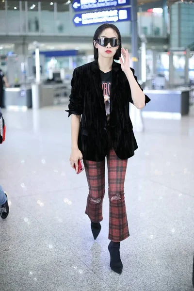 Cantante Attrice Cinese Victoria Song Song Qian Arriva All Aeroporto — Foto Stock