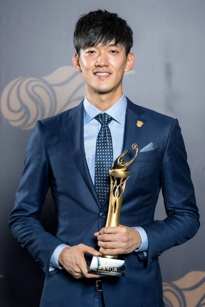 Chinese Football Player Yan Junling Shanghai Sipg Poses His Trophy — Stock Photo, Image