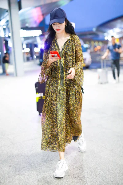 Κινέζα Ηθοποιός Yao Chen Φτάνει Στο Shanghai Hongqiao Διεθνές Αεροδρόμιο — Φωτογραφία Αρχείου