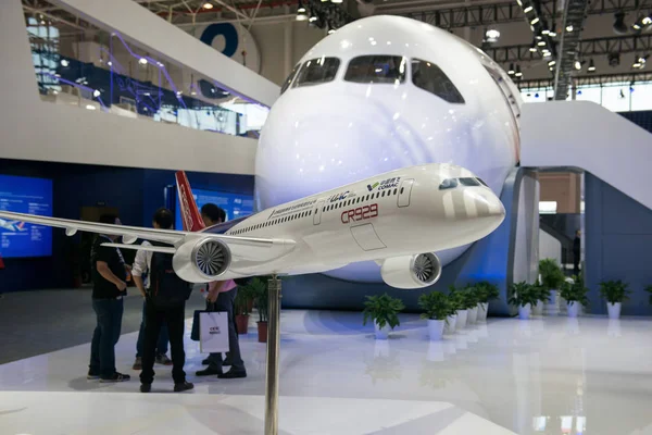 Model Cr929 Widebody Jet Pasażera Wyświetlane Przez Chińsko Rosyjskiej Joint — Zdjęcie stockowe