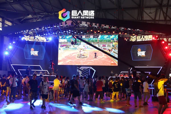 Människor Besöker Montern Giant Nätverksteknik Den Kina Digital Entertainment Expo — Stockfoto