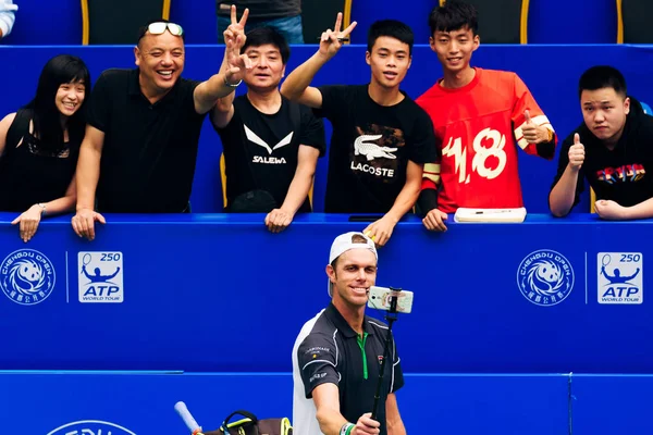 Sam Querrey Aus Den Vereinigten Staaten Posiert Mit Den Fans — Stockfoto