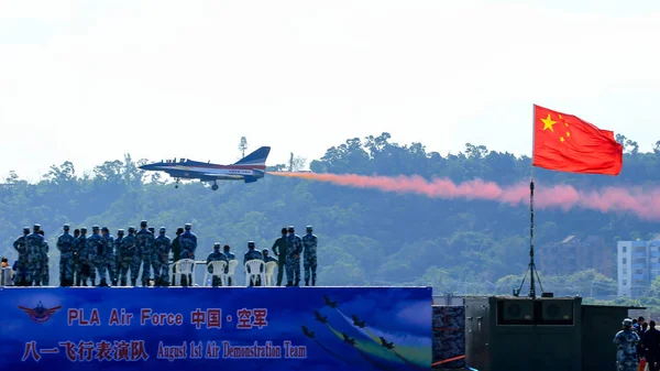 Los Aviones China Del Equipo Aerobático Hongying Decir Águila Roja — Foto de Stock