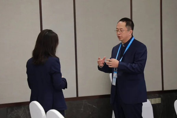 Чжоу Хунъи Соучредитель Председатель Генеральный Директор Qihoo 360 Дает Интервью — стоковое фото