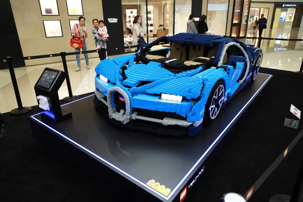 Bugatti Sports Car Made 238 762 Lego Bricks Display Shopping — Stock Photo, Image