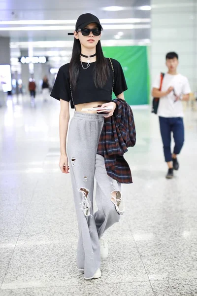 Modelo Chinês Mengyao Mais Conhecido Como Ming Chega Aeroporto Internacional — Fotografia de Stock