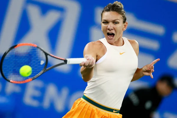 Simona Halep Aus Rumänien Gibt Dominika Cibulkova Aus Der Slowakei — Stockfoto