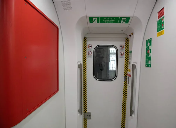 Interiör Utsikt Över Pulserande Express Tåg Att Arbeta Från Hong — Stockfoto