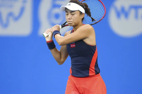 Wang Qiang Chin Zwraca Strzał Anett Kontaveit Estonii Ich Mecz — Zdjęcie stockowe