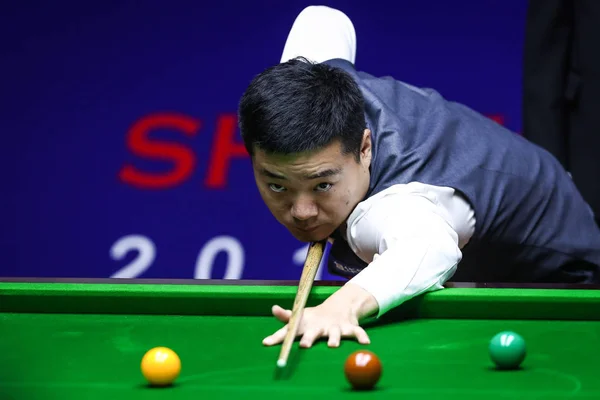 Ding Junhui China Joga Tiro Para Mark Allen Irlanda Norte — Fotografia de Stock