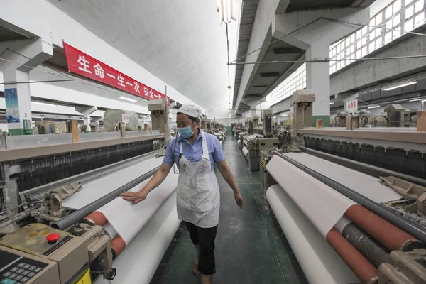 Жіночий Китайський Працівник Ручками Виробництва Пряжі Текстильній Фабриці Нанпінг Сіті — стокове фото