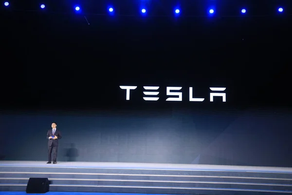Чжу Сяотун Глава Китайской Компании Tesla Представляет Виртуальные Сервисы Tesla — стоковое фото