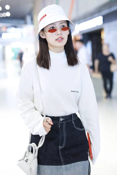 Chinese Actress Qin Arrives Shanghai Hongqiao International Airport Departure Shanghai — Stock Photo, Image