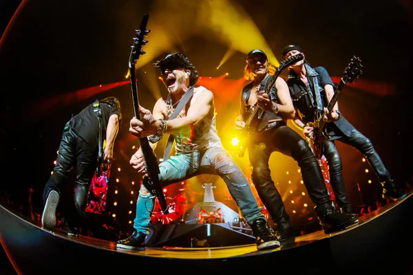 Membri Della Rock Band Tedesca Scorpions Esibiscono Durante Concerto Crazy — Foto Stock