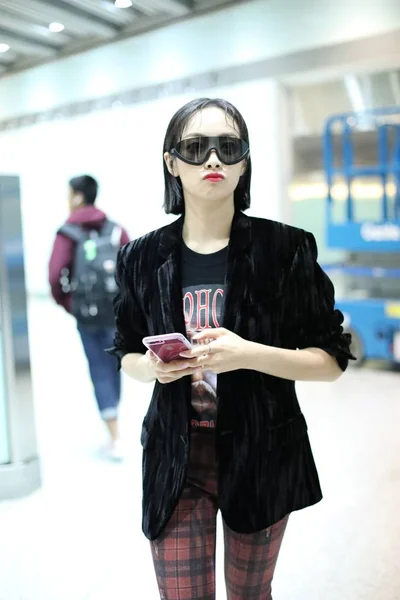 Kinesisk Sångerska Och Skådespelerska Victoria Låt Eller Låt Qian Ankommer — Stockfoto