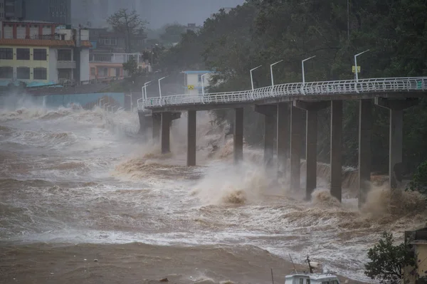 Yılın Tayfunu Tayfun Mangkhut Neden Olduğu Gelgit Dalgası Çin Güneyindeki — Stok fotoğraf