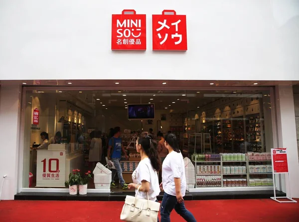 Kuzey Çin Hebei Eyaletinde Qinhuangdao Şehrinde Bir Miniso Perakende Mağazasının — Stok fotoğraf