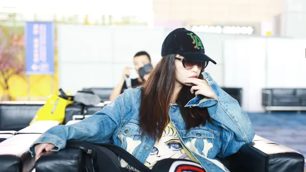 Chinese Actress Arrives Shanghai Pudong International Airport Departure Shanghai China — Stock Photo, Image