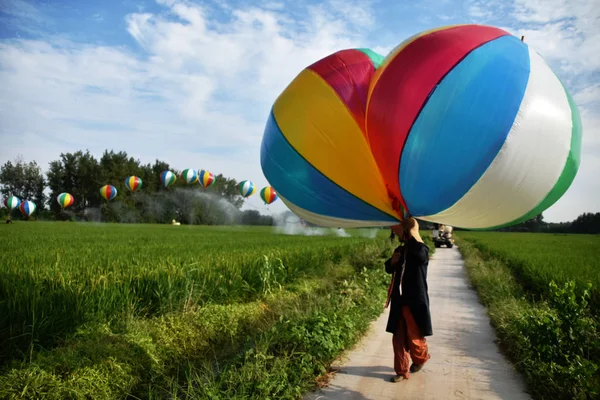 Agriculteur Chinois Wang Shanjun Pulvérise Des Pesticides Sur Les Cultures — Photo