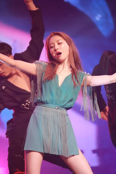 Cantante Surcoreana Lee Sun Más Conocida Como Sunmi Actúa Escaparate —  Fotos de Stock