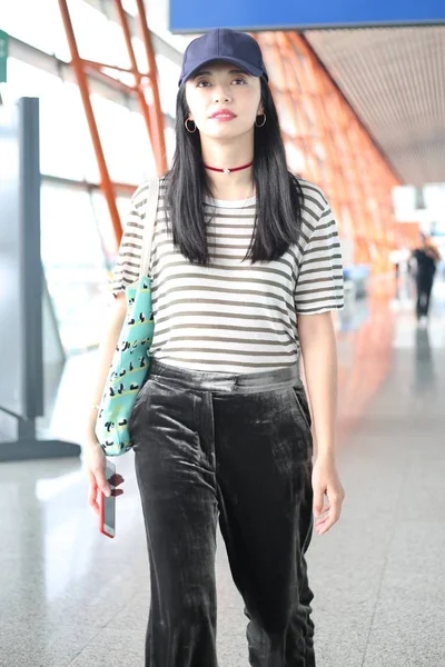 Китайська Актриса Чень Прибуває Пекінського Міжнародного Столичного Аеропорту Перед Вильотом — стокове фото