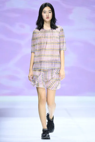 モデル の関数と夢 Artfusion エース 2019 ファッションショー 2018 北京ファッションウィーク期間中に北京 2018 に新しい創造が表示されます — ストック写真