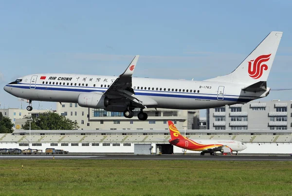 2018 日中国南東部の福建省福州市に福州長楽国際空港の土地を中国国際航空のボーイング 737 ジェット機します — ストック写真