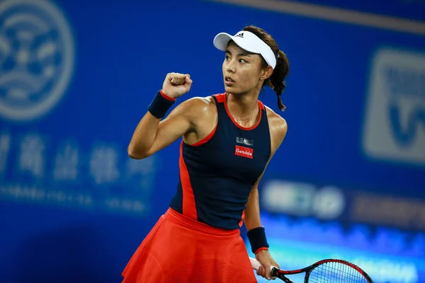 Wang Qiang Chin Reaguje Strzeleniu Przeciwko Karolina Pliskova Republiki Czeskiej — Zdjęcie stockowe