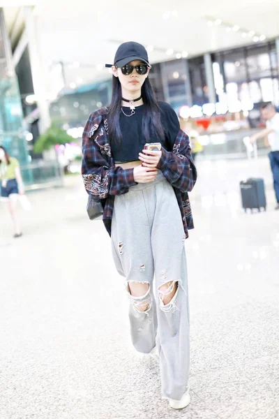 Chinese Model Mengyao Better Known Ming Arrives Shanghai Hongqiao International — Stock Photo, Image