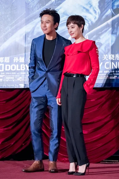 Die Chinesische Schauspielerin Sun Rechts Und Ihr Ehemann Der Schauspieler — Stockfoto