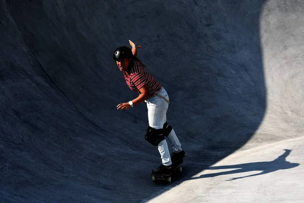 Odtwarzacz Konkuruje Meczu Finałowym Kobiet Podczas 2018 Skate Park Skateboarding — Zdjęcie stockowe