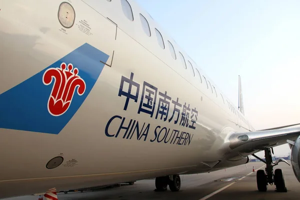 Avion Réaction Boeing 787 China Southern Airlines Est Stationné Aéroport — Photo