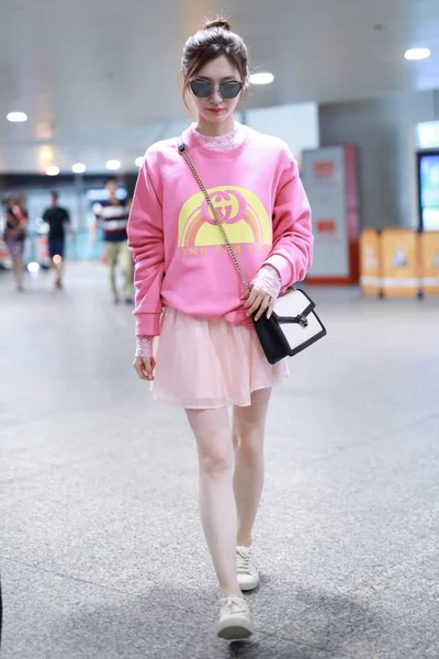 Kinesisk Skådespelerska Jiang Shuying Anländer Till Chengdu Shuangliu Internationella Flygplats — Stockfoto