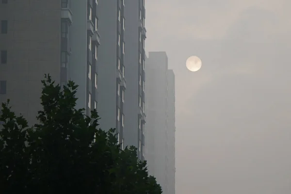 High Rise Buildings Seen Vaguely Heavy Smog Beijing China September — Stock Photo, Image