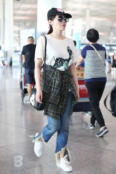 Cantante Cinese Jane Zhang Zhang Liangying Arriva All Aeroporto Internazionale — Foto Stock