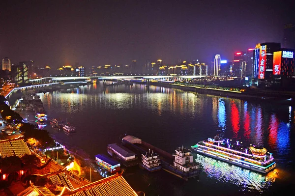 Widok Nocny Wieżowców Wysokich Budynków Wzdłuż Rzeki Jangcy Chongqing Chiny — Zdjęcie stockowe