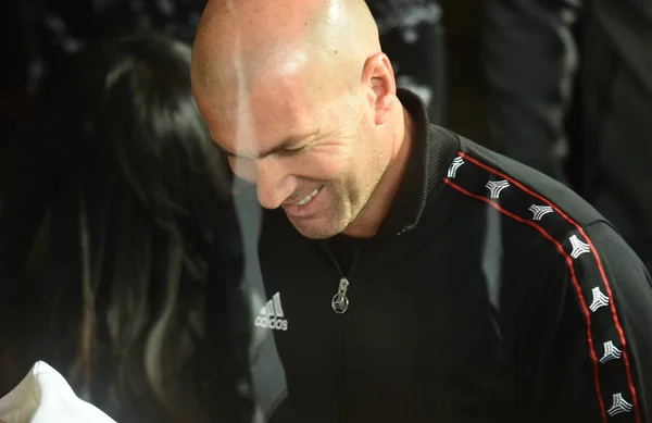 Der Französische Fußballtrainer Und Ehemalige Spieler Zinedine Zidane Bei Der — Stockfoto