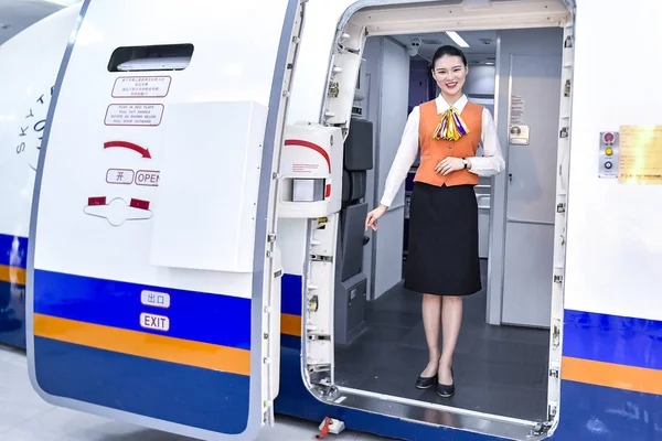 Auxiliar Vuelo China Southern Airlines Presenta Uniforme Durante Una Jornada — Foto de Stock