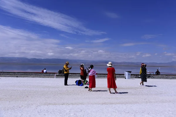 2018年9月6日 中国西北青海省海西蒙古 藏族自治州蔚蓝县 天空之镜 被称为 天空之镜 的查卡盐湖景观 — 图库照片