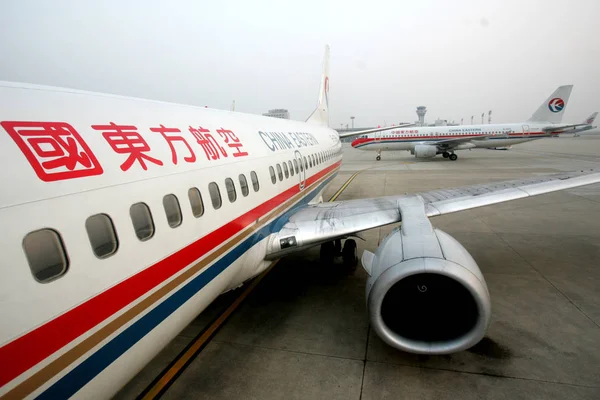 China Eastern Airlines Sugárhajtású Gépek Láthatók Egy Repülőtéren Shanghai Kína — Stock Fotó