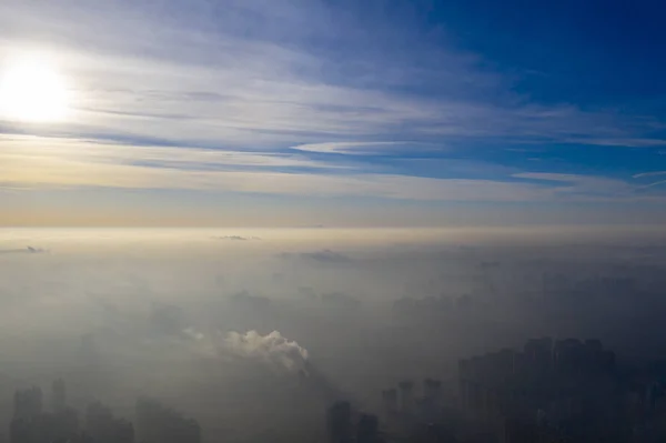 Cityscape Edifícios Arranha Céus Arranha Céus Envoltos Mar Nuvens Cidade — Fotografia de Stock