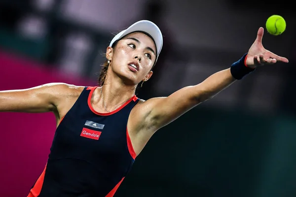 Wang Qiang China Sirve Contra Andrea Petkovic Alemania Partido Semifinales —  Fotos de Stock