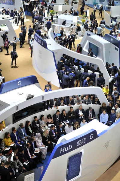 Visitantes Participam Fórum Econômico Mundial Reunião Anual Dos Novos Campeões — Fotografia de Stock