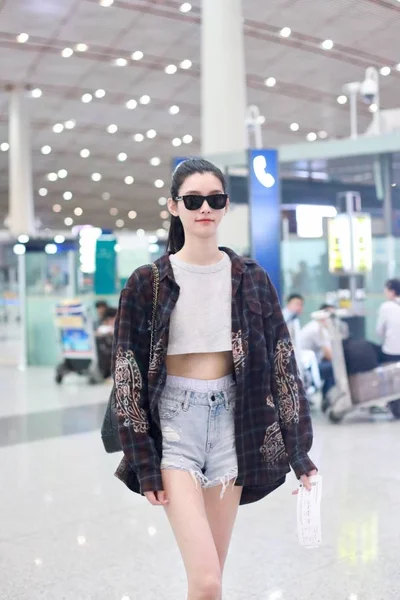 Modelo Chinês Mengyao Mais Conhecido Como Ming Chega Aeroporto Internacional — Fotografia de Stock