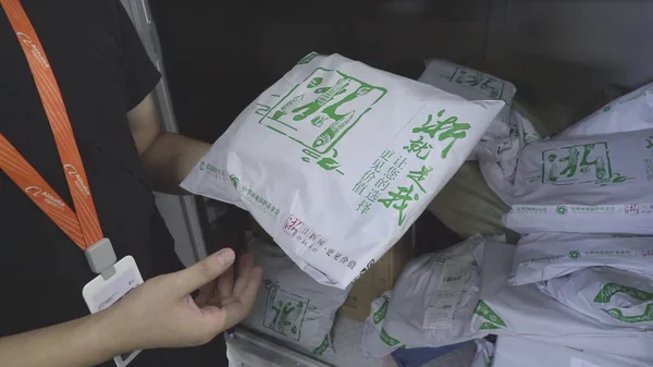 Chinese Couriers Sort Out Newly Developed Eco Friendly Courier Bags — Φωτογραφία Αρχείου