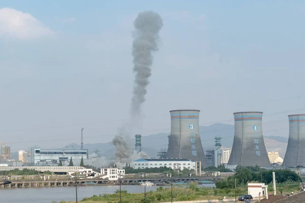 Cheminée 180 Mètres Haut Est Démantelée Par Explosion Centrale Électrique — Photo