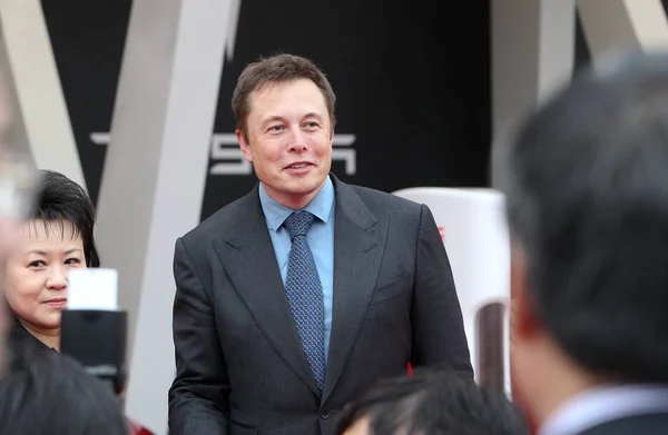 Ceo Tesla Elon Musk Digambarkan Selama Upacara Pengiriman Pusat Penjualan Stok Foto