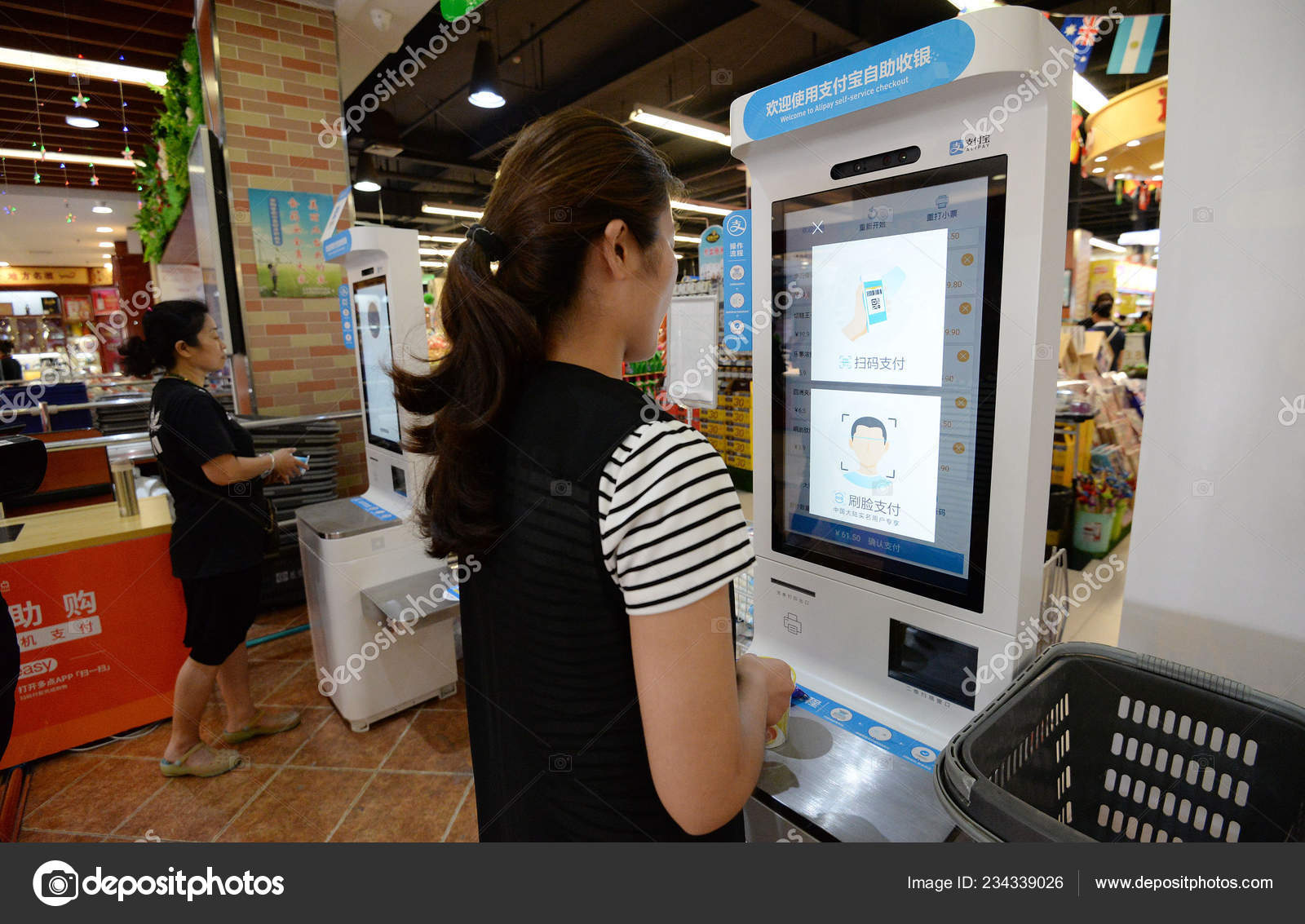 Customer Uses Alipay s Facial Recognition Payment Service Alibaba Group customer-uses-alipay-s-facial-recognition-payment-service-alibaba-group